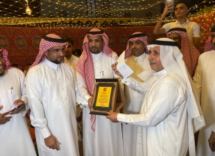 وكيل محافظة بيش يشارك أهالي حي النزلة   العوازبه   إفطارهم الجماعي السنوي 