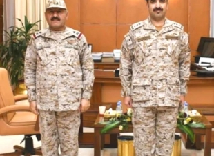 قائد المنطقة الجنوبية يقلد العقيد الأحمري  رتبته الجديدة