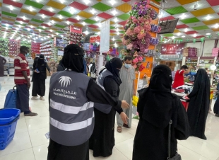 فريق التثقيف الصحي بمستشفى صامطة العام يواصل حملاته التوعوية للمجمعات التجارية بصامطة 