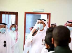 مرحباً بأبنائه الطلاب ومشيداً بجهود الهيئتين الإدارية والتعليمية | مدير عام تعليم جازان يقف ميدانياً على انطلاقة الفصل الدراسي الثالث