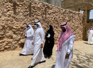 وفد وزارة الاستثمار يزور فرسان