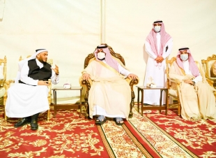 سمو نائب أمير منطقة جازان يعزي شيخ شمل الحسيني والنجوع في وفاة شقيقه
