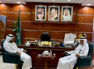 رئيس مركز قنا يزور رئيس بلدية قنا