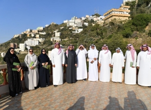 وفدُ أمناء مجالس المناطق يزورُ عددًا من المواقع الاستثمارية والصناعية والسياحية بجازان