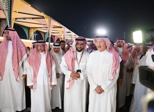 سمو أمير منطقة جازان يتجول بين زوار فعاليات الليوان