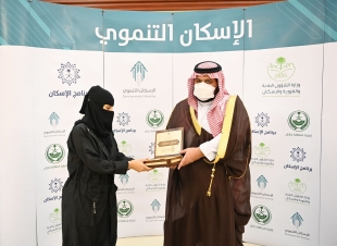 سمو أمير جازان بالنيابة يسلّم عدداً من الوحدات السكنية لمستفيدي الإسكان التنموي بالمنطقة