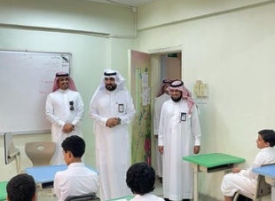 محافظ العيدابي سفر الشهراني يقوم بجولة تفقدية على المجمعات التعليمية بالمحافظة 