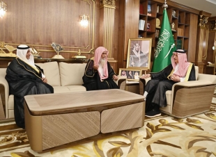سمو أمير جازان يتسلم التقرير الختامي لمبادرة الإفتاء والفئة الغالية بالمنطقة