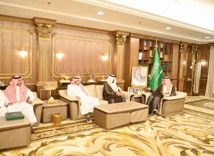 سمو أمير منطقة جازان يتسلّم التقرير السنوي لهيئة تطوير وتعمير المناطق الجبلية للعام 2022م