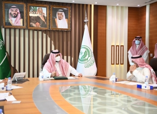 اطلع على نسبة إنجاز مشروع طريق جبال القهر والمناطق الجبيلة  | سمو أمير جازان بالنيابة يبحث تنفيذ  مشروعات الطرق بالمنطقة