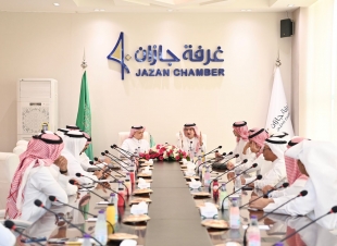 الدكتور أبوثنين يطلع على سير العمل بفرع وزارة الموارد البشرية والتنمية الاجتماعية بمنطقة جازان