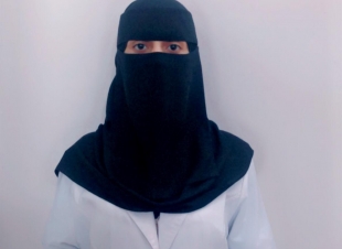 لكفاءتها في خدمة مراجعي طوارئ مستشفى العارضة | الممرضة صفية عطيف تتلقى اشادة من مدير عام الشؤون الصحية بجازان