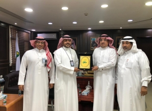 آل عطيف يستقبل مدير عام البريد السعودي بجازان