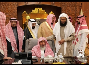 سماحة مفتي عام المملكة يستقبل مفوض لجنة الإفتاء بجازان ووفد من جمعية البر الخيرية