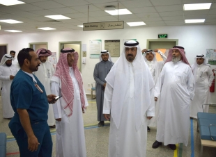 محافظ بـيـش يتفقد مركز الخلاوية والنجوع والقرى التابعة له