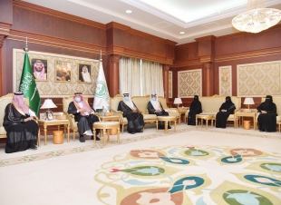 سمو أمير منطقة جازان يلتقي رئيس ووكلاء جامعة جازان بمناسبة حصول الجامعة على الاعتماد البرامجي 