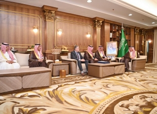 سمو أمير جازان يتسلم التقرير السنوي لشركة المياه الوطنية بالمنطقة