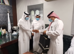 ضمان صامطة يكرم عدد من موظفيه