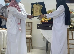 فاطمة الأمير : تقديرا لجهودهم في خدمة المرضى |  مركز غربي أبو عريش يكرم متقاعديه ومتميزيه