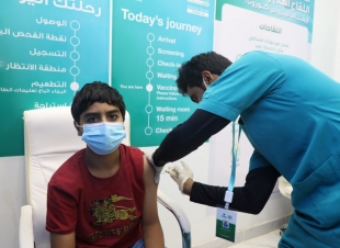 ضمن خطة الوزارة لعودة آمنة إقبال منقطع النظير من طلاب تعليم جازان لأخذ لقاح كورونا
