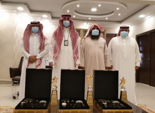 تكريم موظفين في بلدية صوير