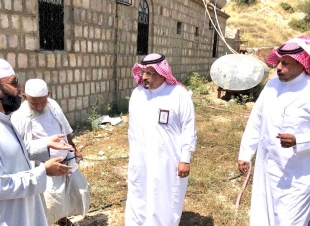 محافظ العارضة يتفقد الخدمات في جبل العبادل 