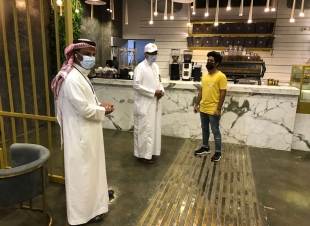الموارد البشرية بجازان تنفذ جولات ميدانية للتأكد من تطبيق قرارات التوطين