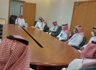 مديرعام فرع وزارة الموارد البشرية والتنمية الاجتماعية بجازان يعقد اجتماعا مع مراقبي ومراقبات الموارد البشرية والتنمية الاجتماعية