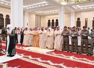 سمو نائب أمير منطقة جازان يؤدي صلاة الاستسقاء 