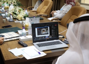 مشيدا بتفاعلهم الكبير ومحفزا إياهم                                                        مدير تعليم جازان يشارك المعلمين والطلاب دروسهم الافتراضية بمراكز الدعم التعليمي الصيفي