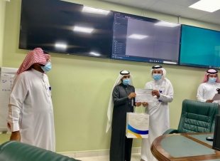 مستشفى العارضة العام يكرم المتميزين 