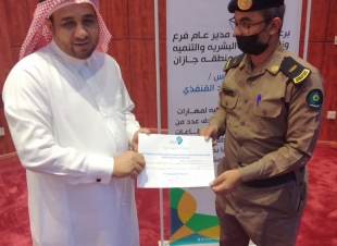 استهدفت موظفي وموظفات  العلاقات العامة بالقطاع الحكومي والخاص | مبادئ لغة الإشارة ورشة عمل بوحدة خدمات ذوي الاعاقة بجازان