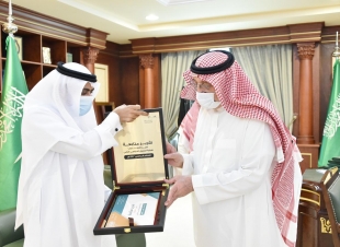 سمو أمير جازان يتسلم تقرير تعليم جازان عن متابعة اعمال سير الاختبارات عن بعد عبر منصة مدرستي