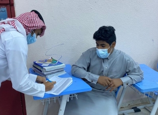 بعد انتهاء المهلة المحددة باحتساب الغياب |  تعليم جازان يبدأ باحتساب الغياب للطلبة غير المحصنين بجرعتي اللقاح