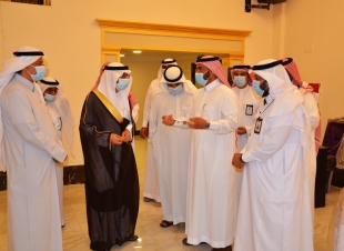الشمراني يدشن مركز اللقاحات بلجنة تنمية أبو عريش