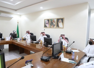 ناقش تأخر تنفيذ عدد من المشروعات المتعثرة وتعطلها محافظ صامطة يرأس اجتماع المجلس المحلي ويناقش احتياجات القرى