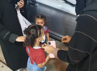 فريق التوعية بالقطاع الجنوبي يواصل جولاته التوعوية بالأسواق 